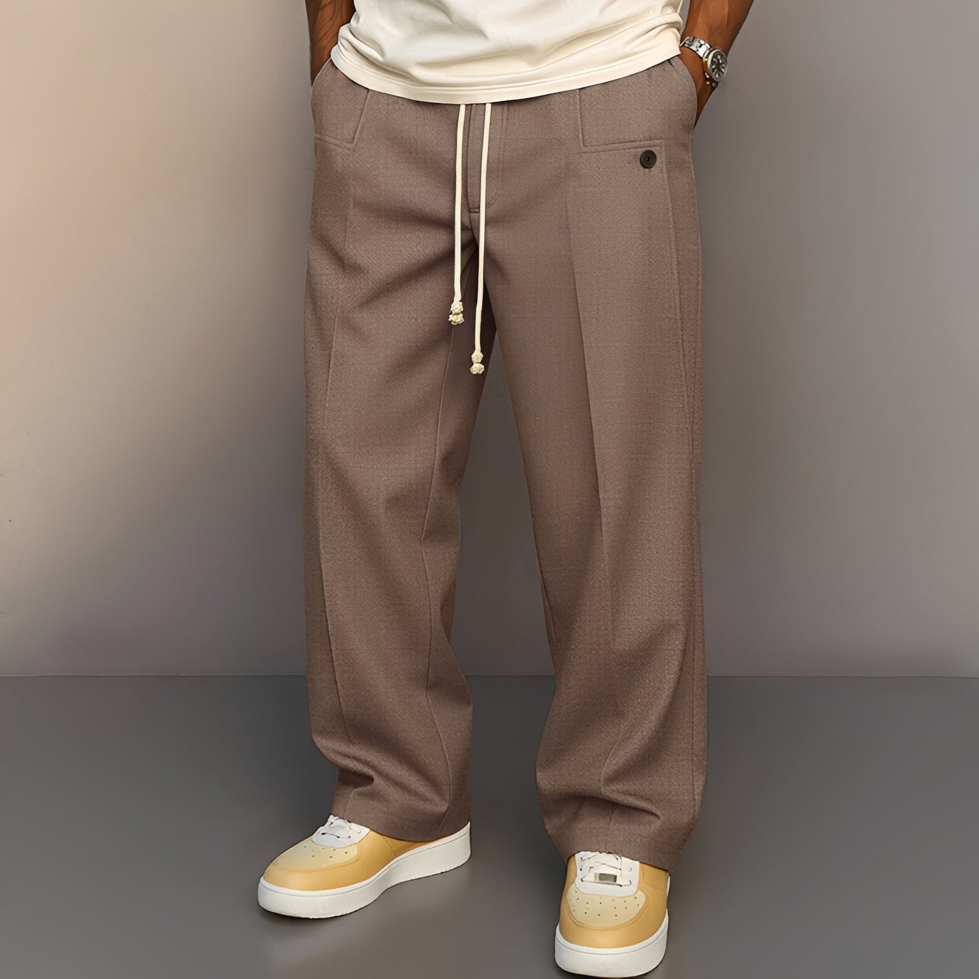 Herren Hose mit geradem Verlauf und markanten Merkmalen
