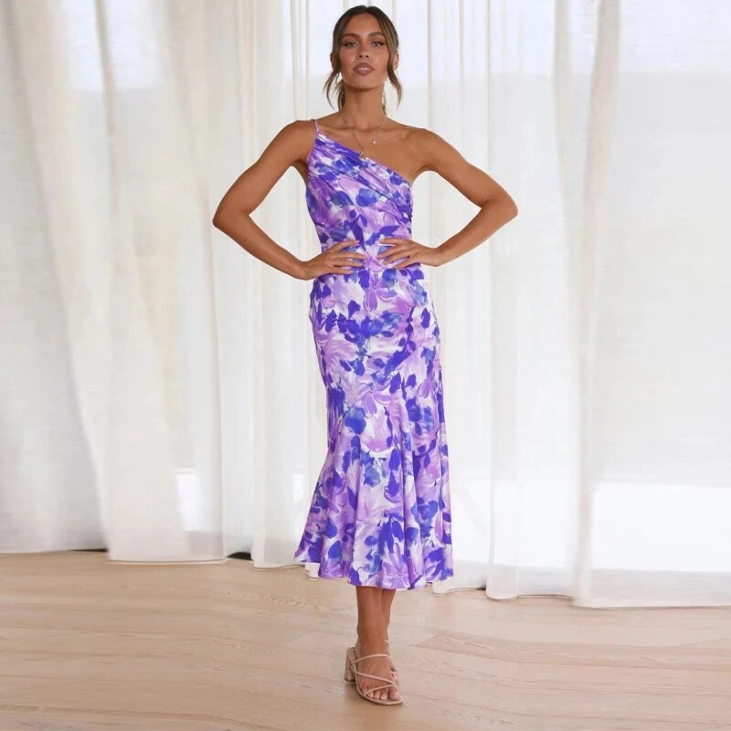 Geblümtes Midikleid mit Drapierung