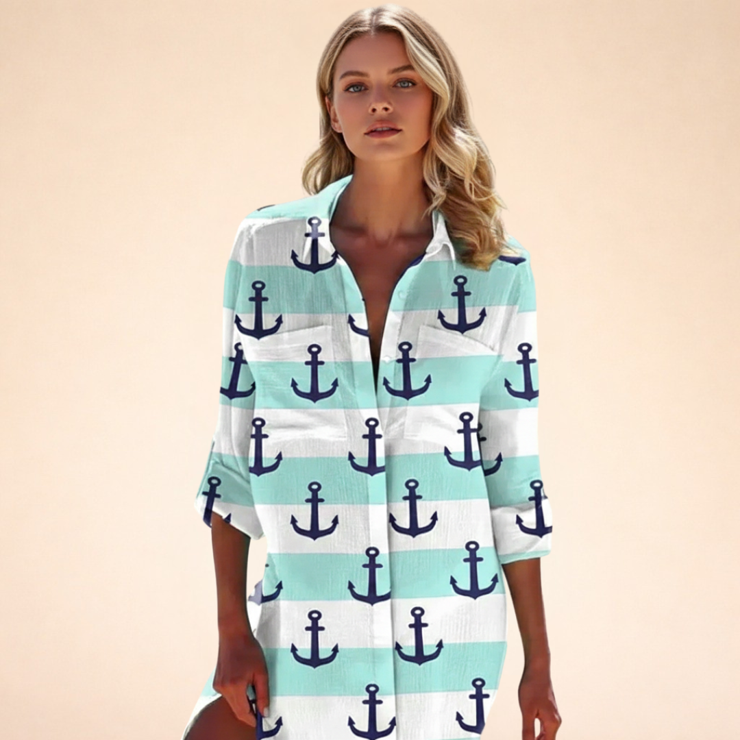 Kurzes Sommerkleid mit Hemdform und Kragen