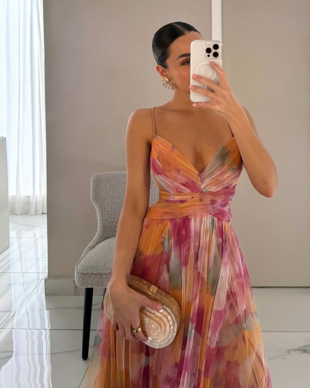 Charmantes langes Sommerkleid mit Muster und Trägern