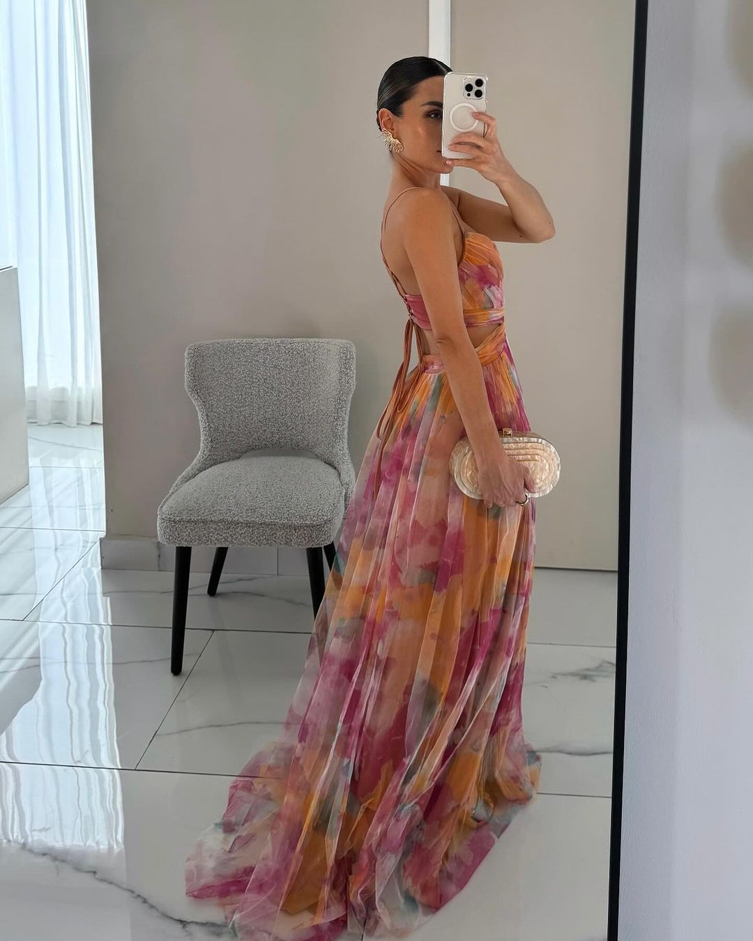 Charmantes langes Sommerkleid mit Muster und Trägern