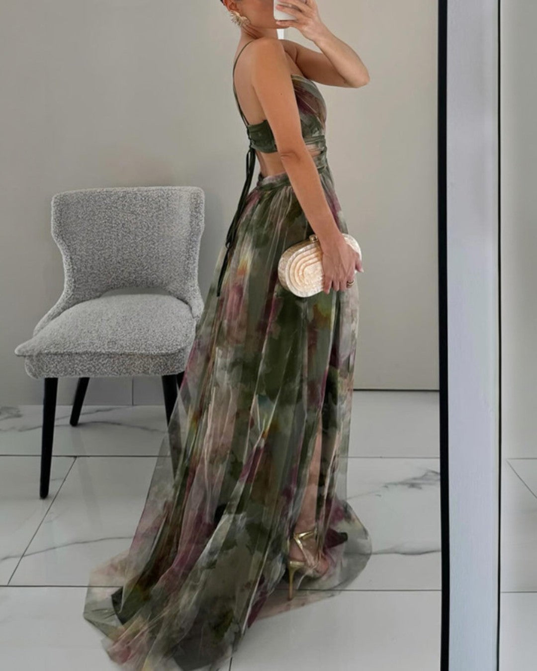 Charmantes langes Sommerkleid mit Muster und Trägern