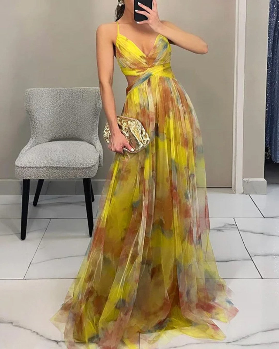 Charmantes langes Sommerkleid mit Muster und Trägern