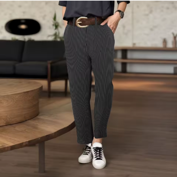 Elegante Damenhose mit gerader klassischer Form
