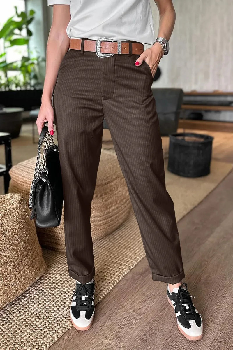 Elegante Damenhose mit gerader klassischer Form