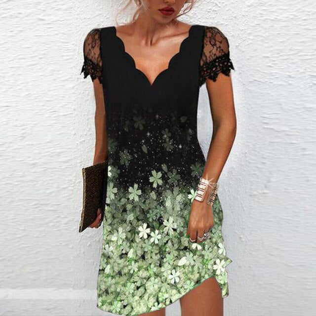 Elegantes kurzes Kleid mit Details