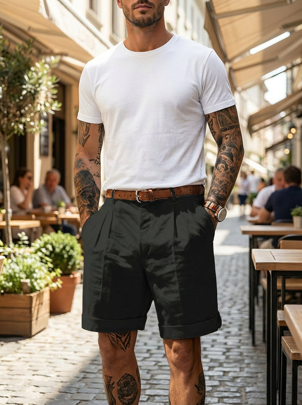 Elegante kurze Herrenhose mit umgeschlagenem Saum