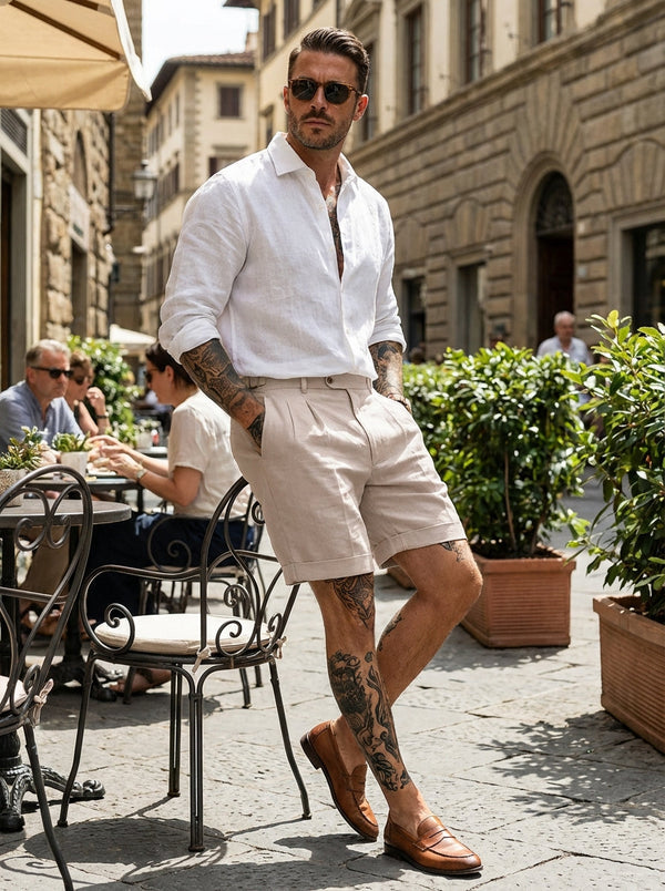 Elegante kurze Herrenhose mit umgeschlagenem Saum
