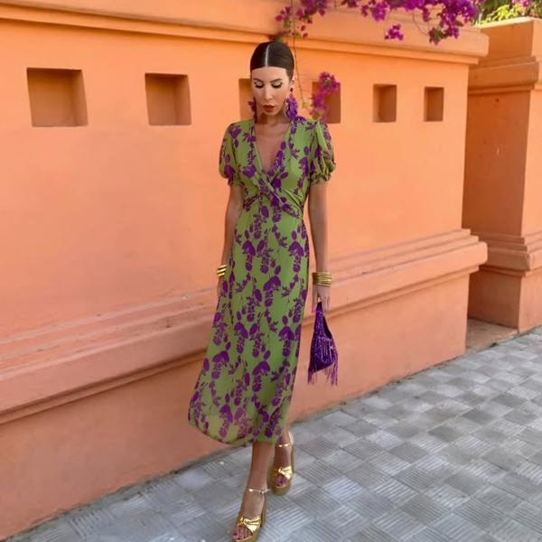 Elegantes Maxi Kleid mit tiefem Ausschnitt und kurzen Ärmeln