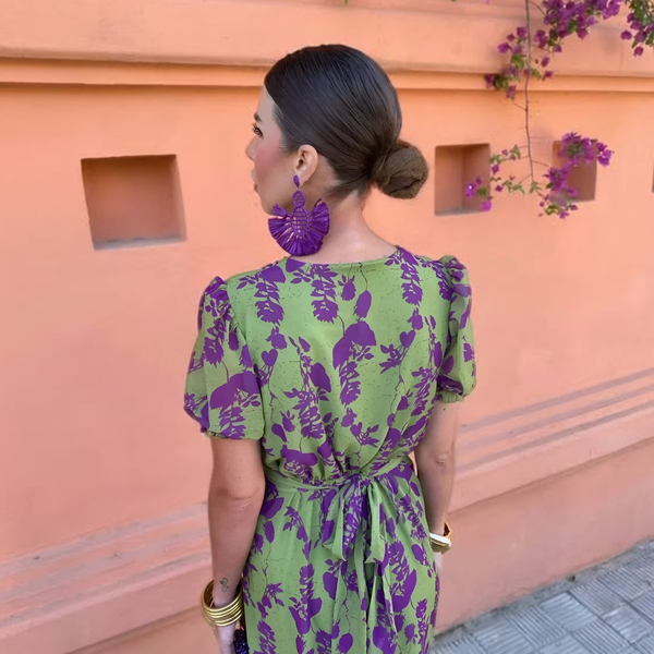 Elegantes Maxi Kleid mit tiefem Ausschnitt und kurzen Ärmeln