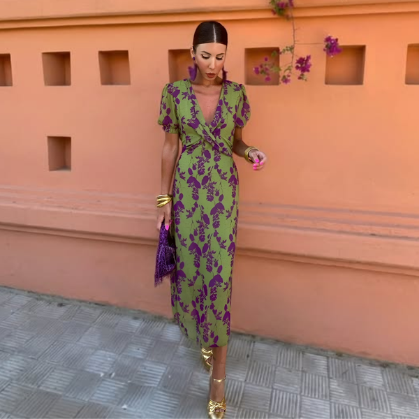Elegantes Maxi Kleid mit tiefem Ausschnitt und kurzen Ärmeln