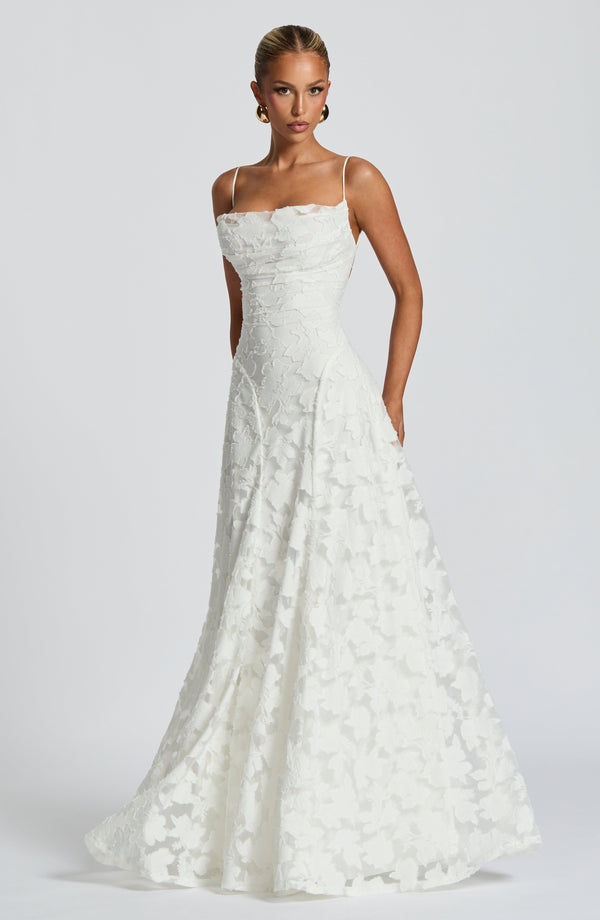 Elegantes Maxikleid mit schmalen Trägern und offenem Rücken