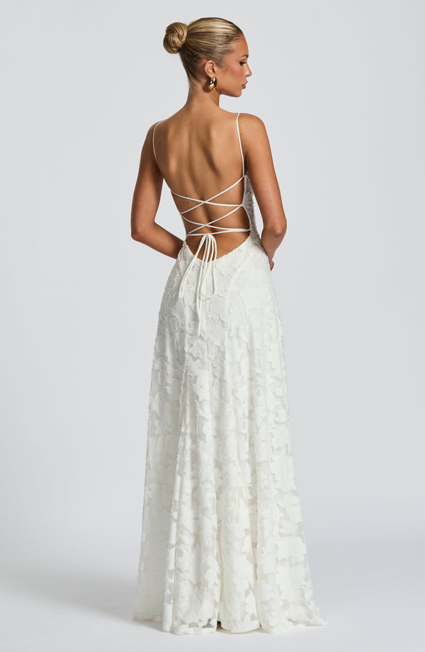 Elegantes Maxikleid mit schmalen Trägern und offenem Rücken