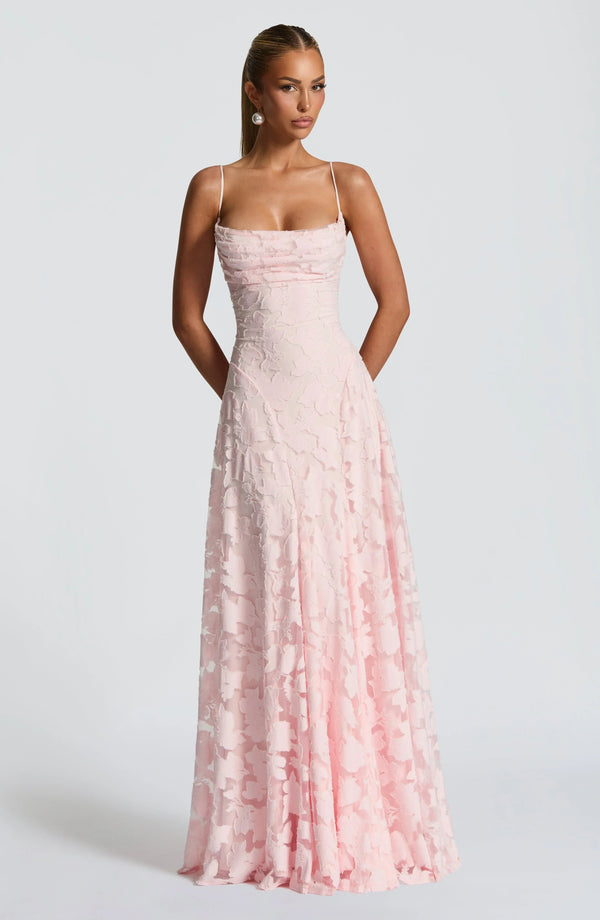 Elegantes Maxikleid mit schmalen Trägern und offenem Rücken