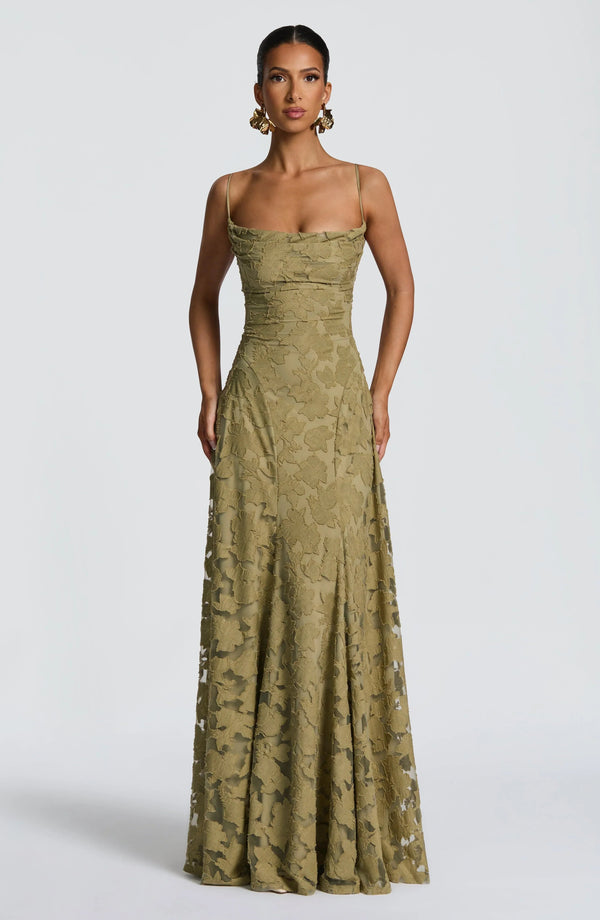 Elegantes Maxikleid mit schmalen Trägern und offenem Rücken