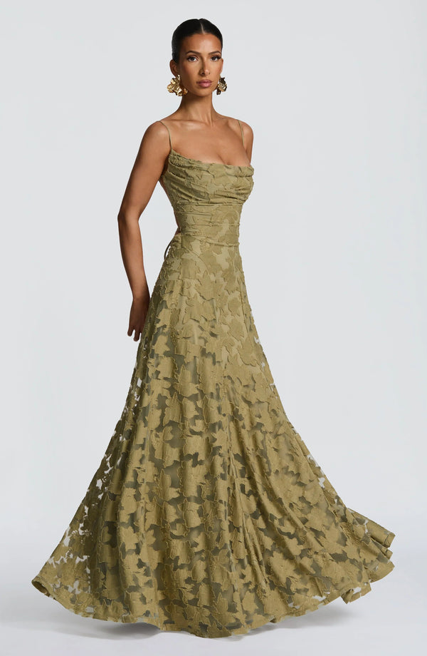 Elegantes Maxikleid mit schmalen Trägern und offenem Rücken