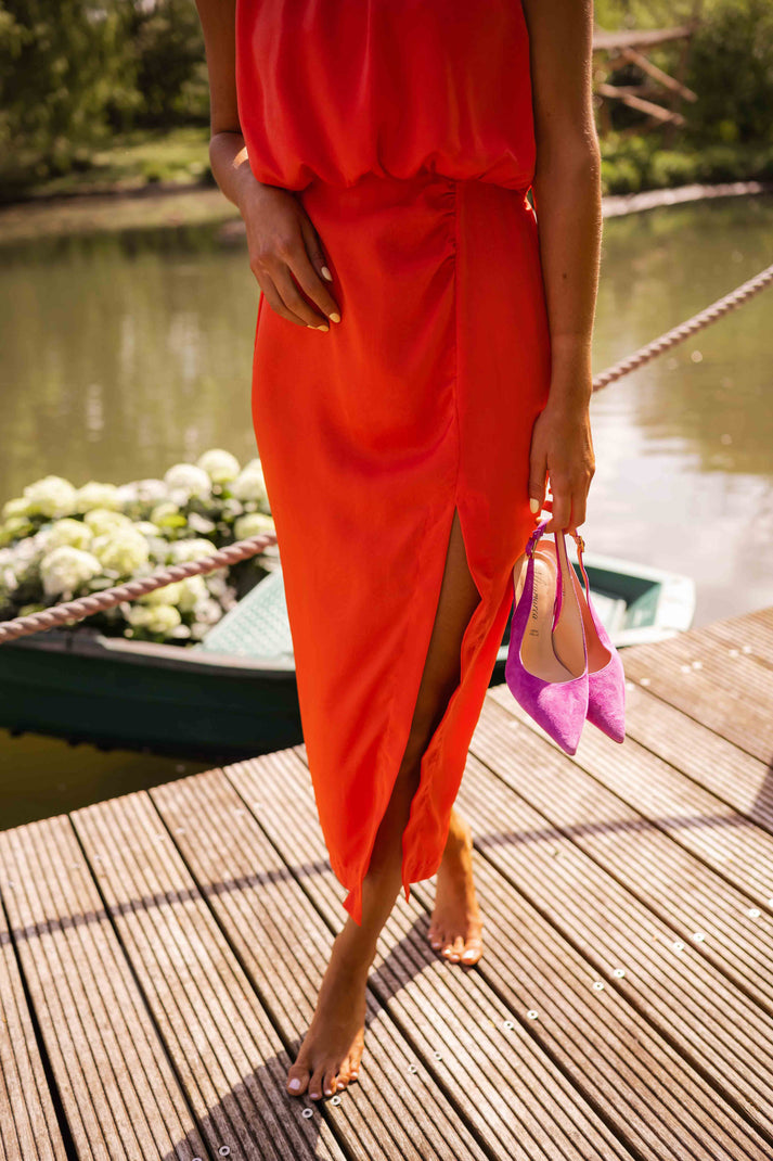 Elegantes Sommerkleid ohne Ärmel mit fließender Form