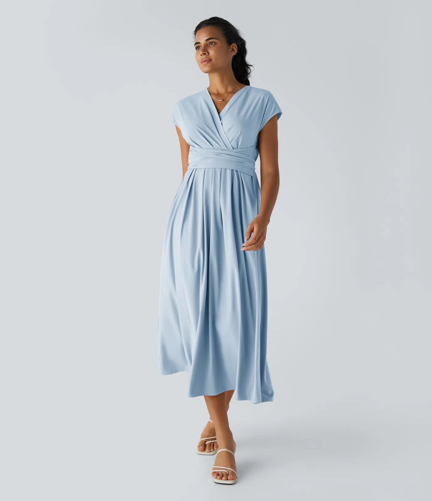 Elegantes Wickelkleid mit kurzen Ärmeln und Länge