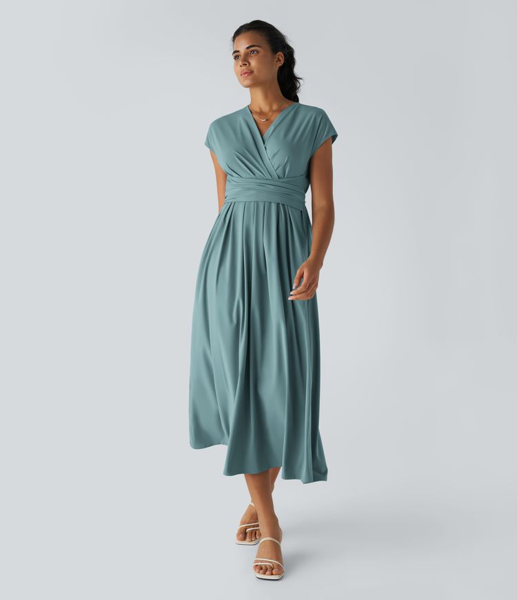Elegantes Wickelkleid mit kurzen Ärmeln und Länge