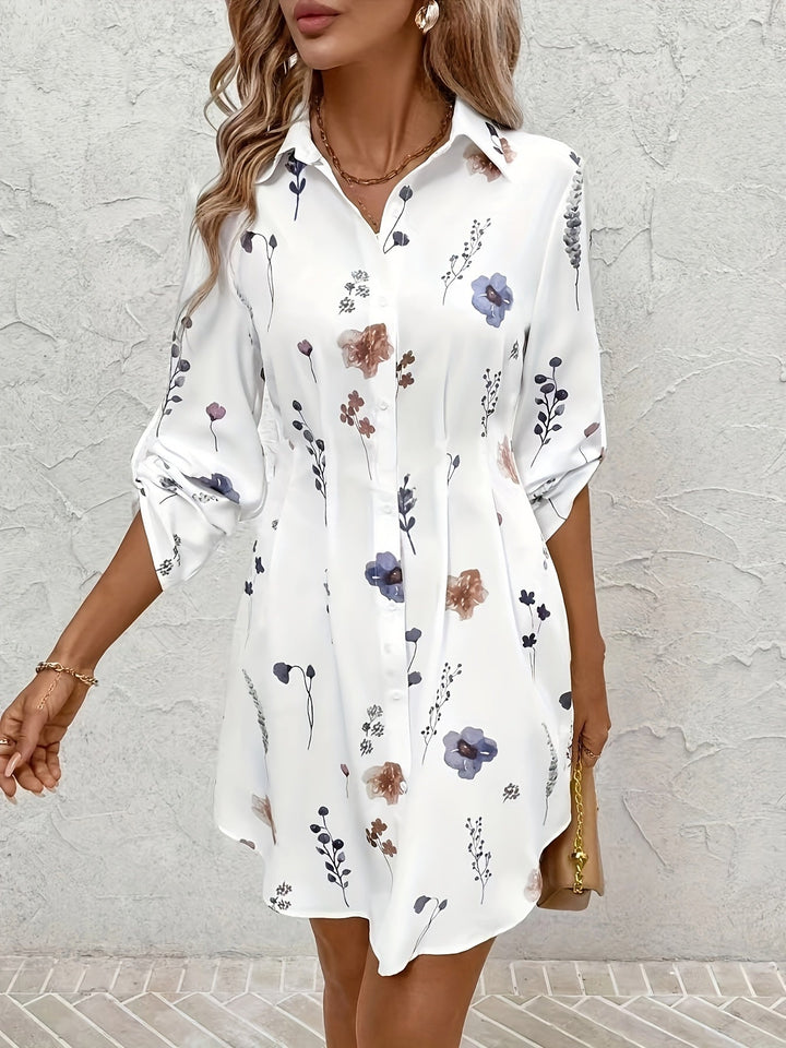 Elegantes kurzes Kleid mit Blumenmuster und Knöpfen