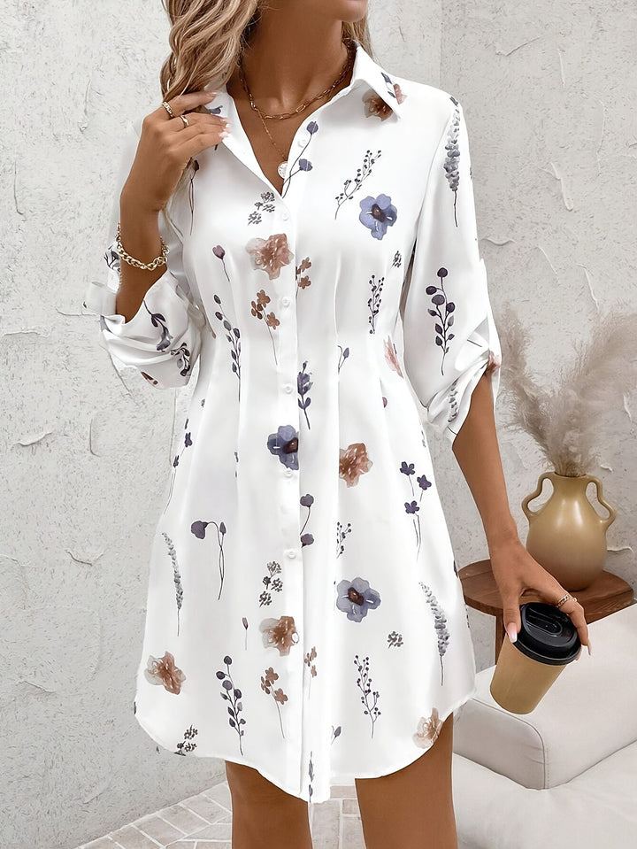 Elegantes kurzes Kleid mit Blumenmuster und Knöpfen