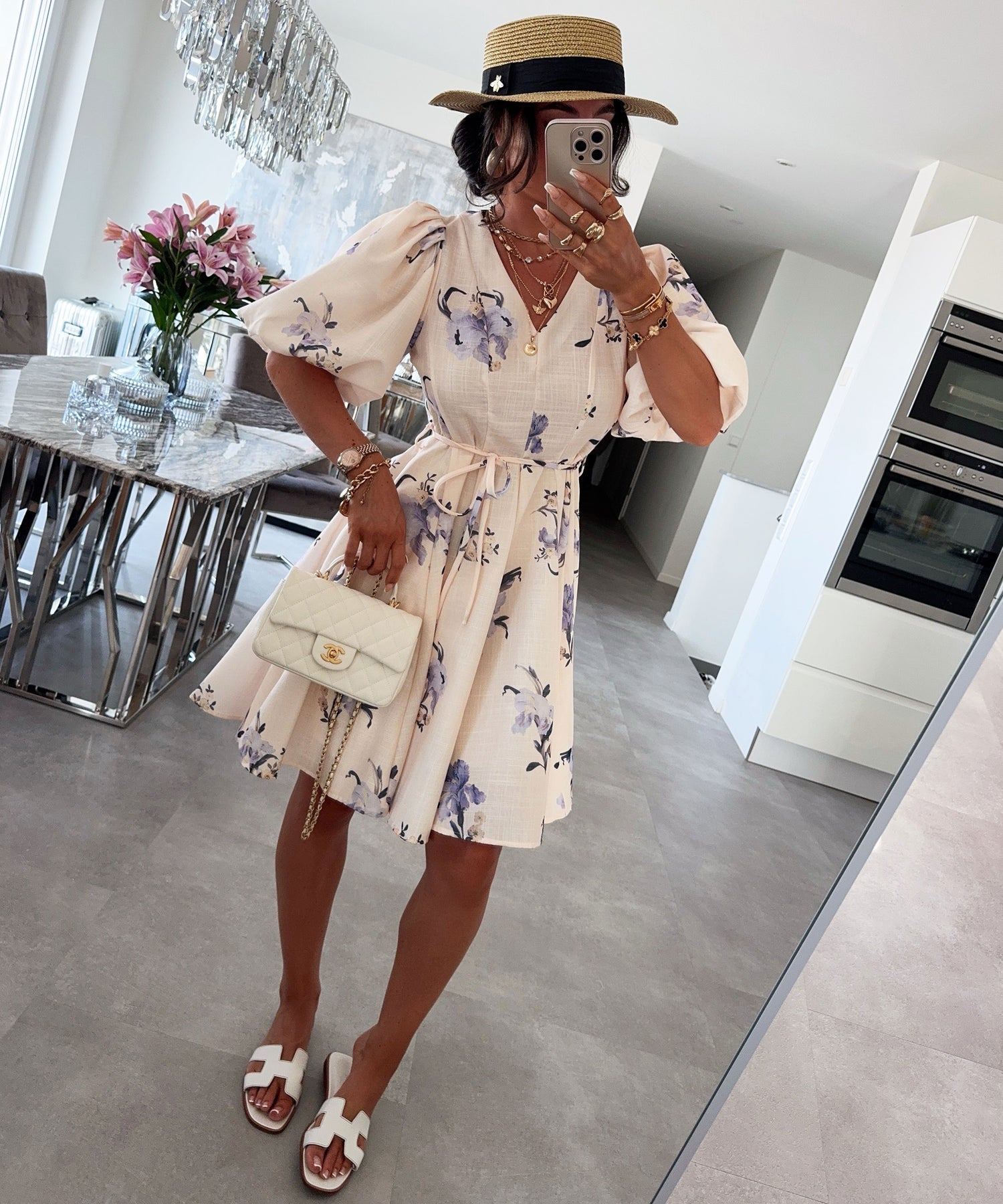 Elegantes kurzes Sommerkleid für Alltag Anlässe