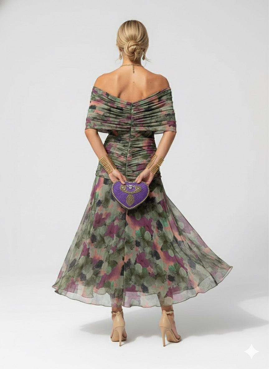 Elegantes wadenlanges Kleid mit lockerer Schulterform
