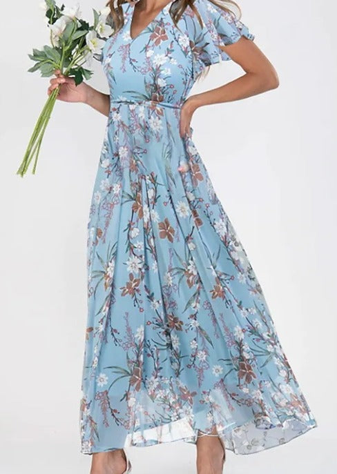 Langes Blumenkleid mit kurzen Ärmeln