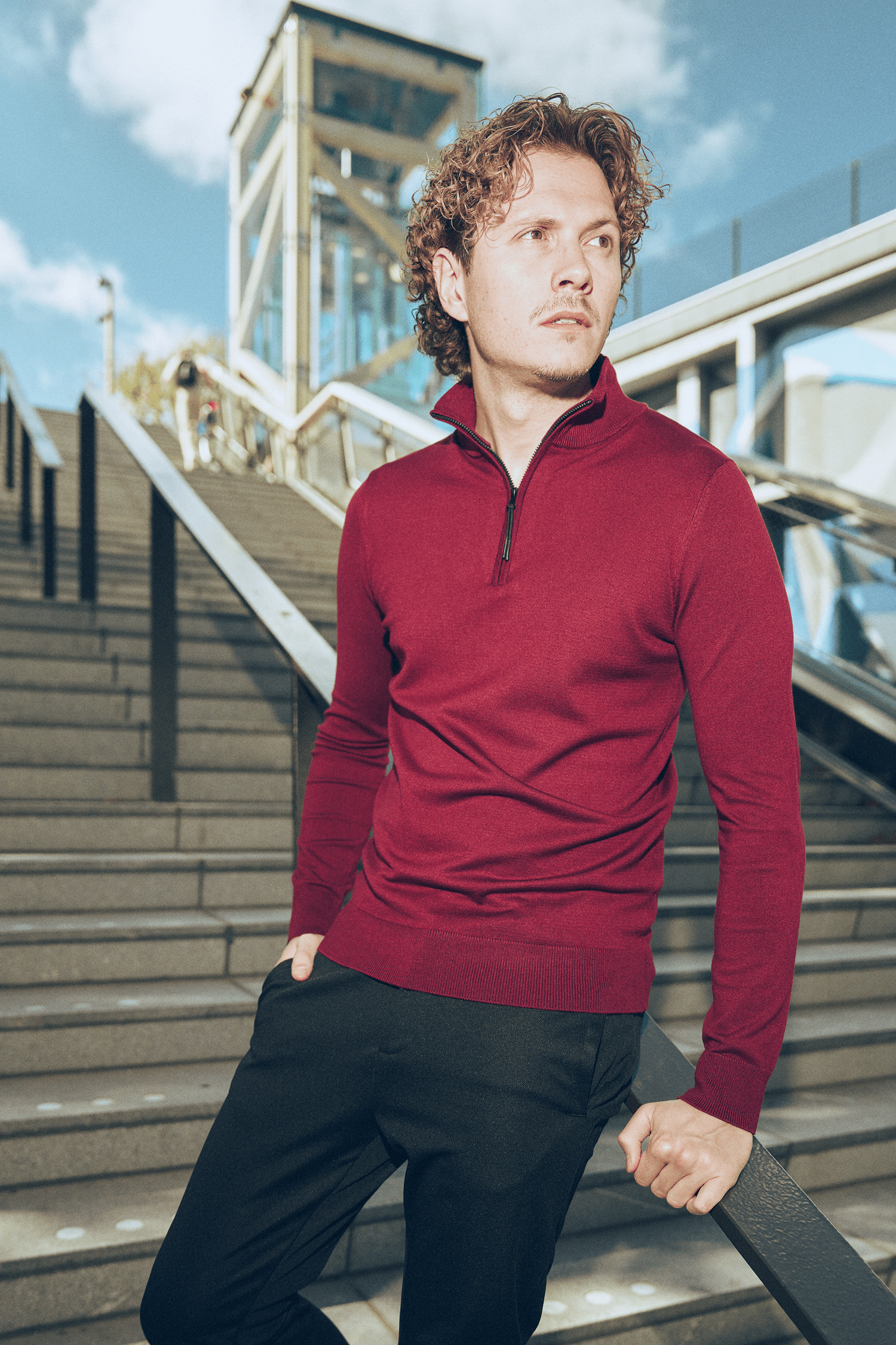 Herren Pullover mit Stehkragen und kurzer Reißverschluss