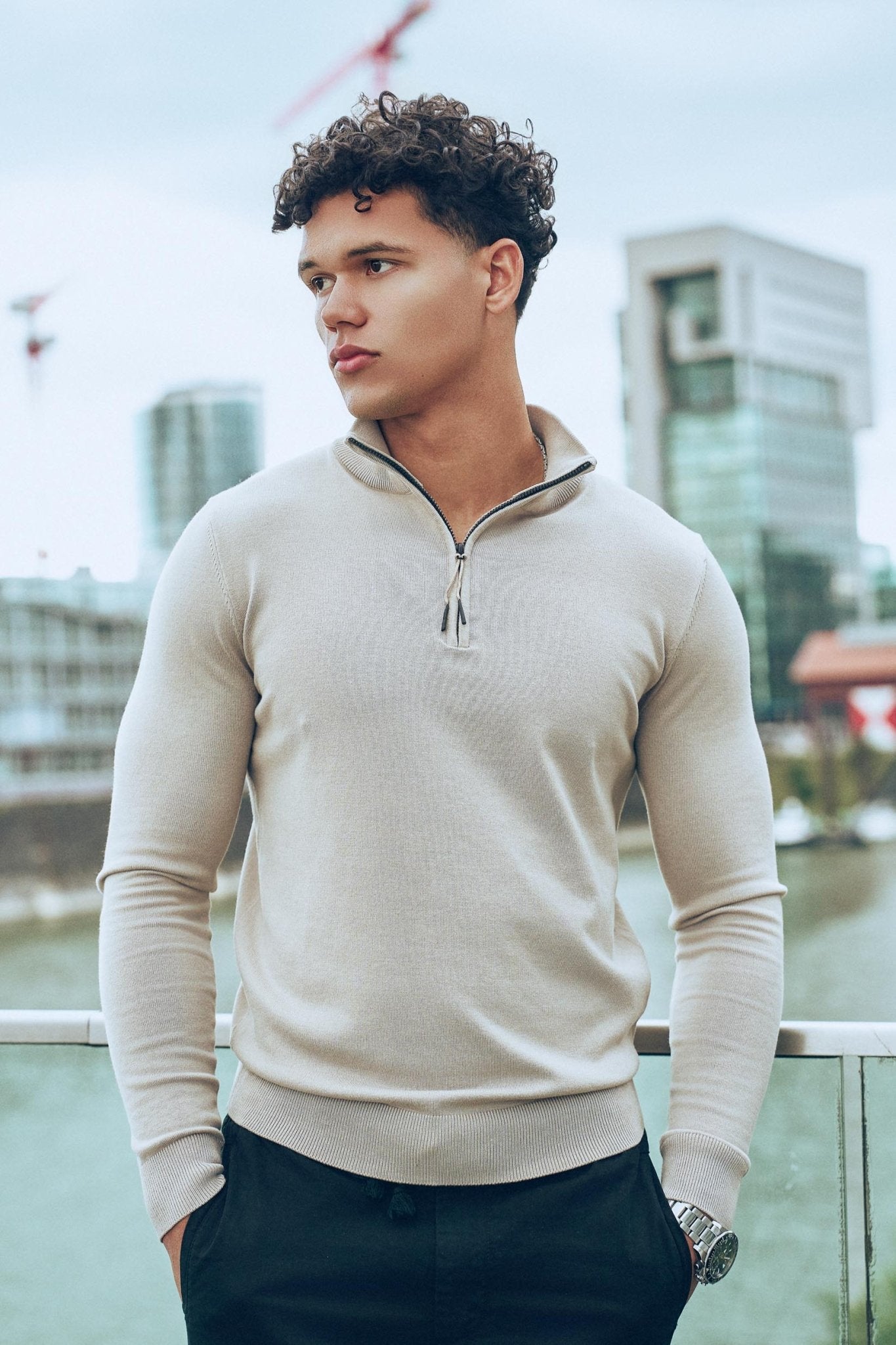 Herren Pullover mit Stehkragen und kurzer Reißverschluss