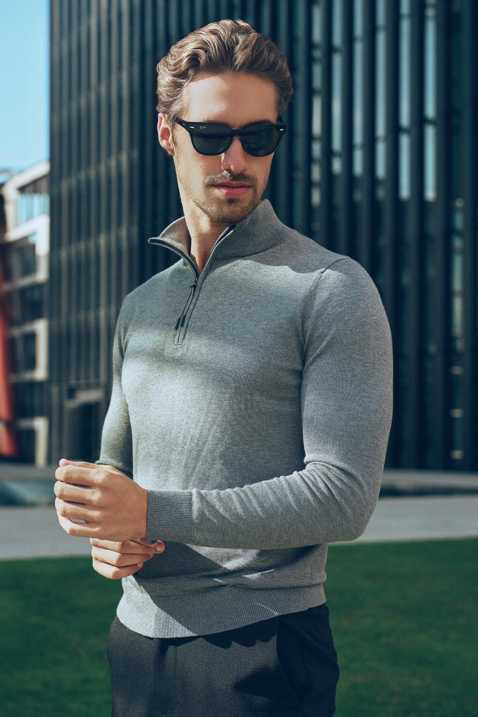Herren Pullover mit Stehkragen und kurzer Reißverschluss