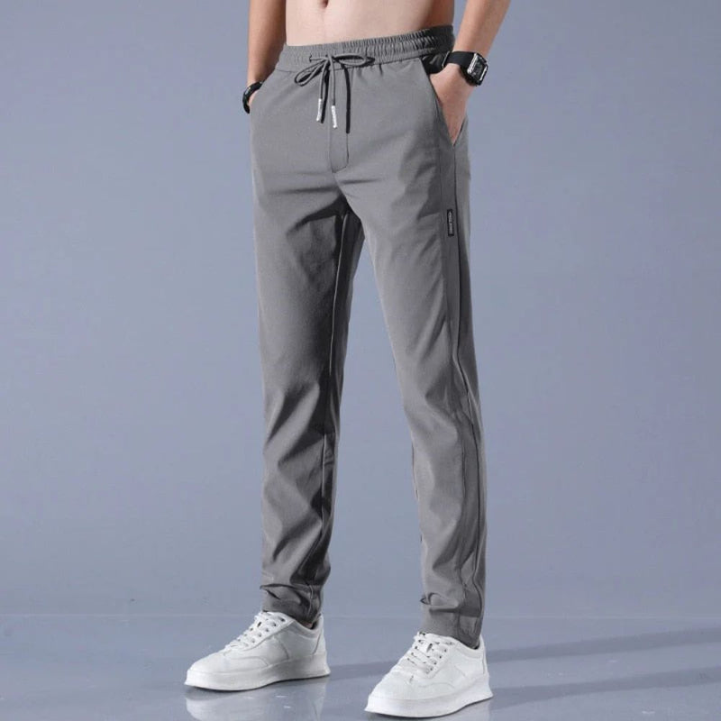 Herren Sommerhose mit gerader Form und schlichtem Stil