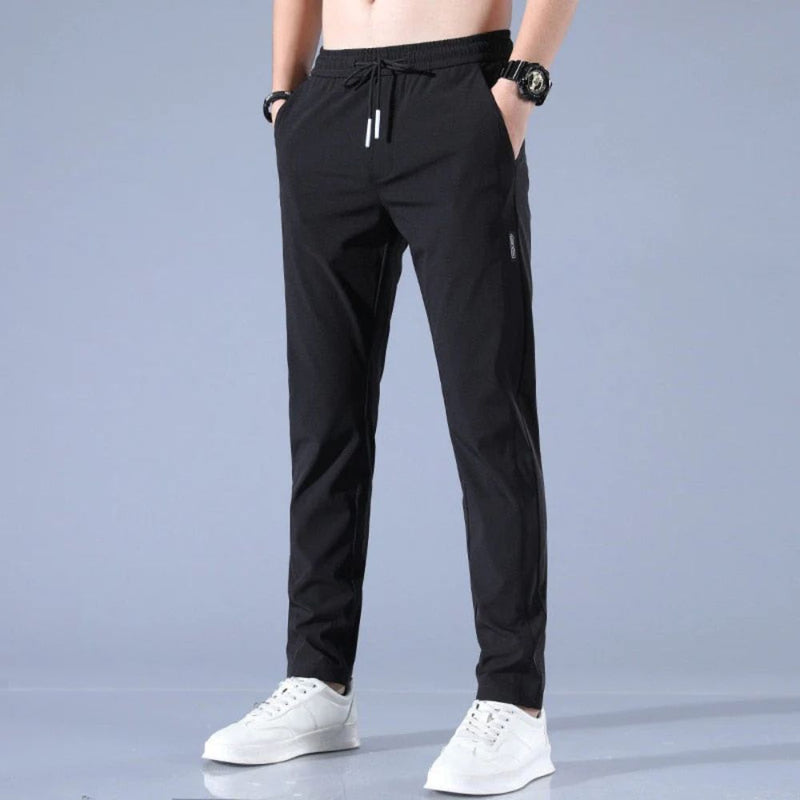 Herren Sommerhose mit gerader Form und schlichtem Stil