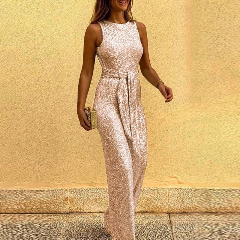 Jumpsuit mit glänzender Oberfläche und eleganter Form