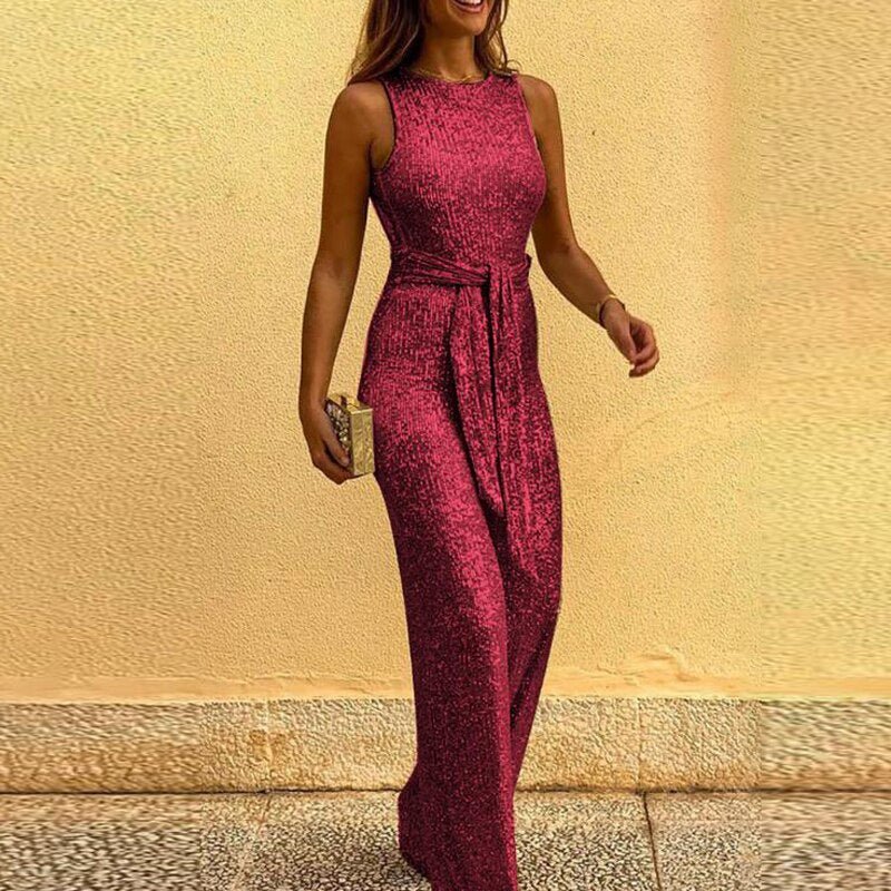 Jumpsuit mit glänzender Oberfläche und eleganter Form