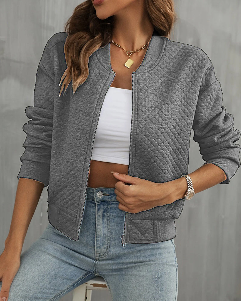 Kurze Damenjacke mit markanter Formgebung