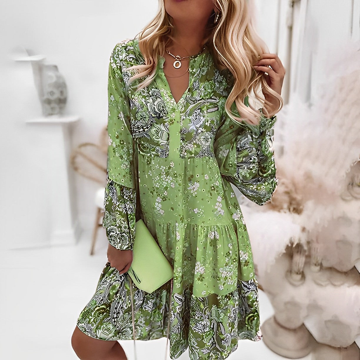 Kurzes Kleid mit Blumenmuster im Boho Stil