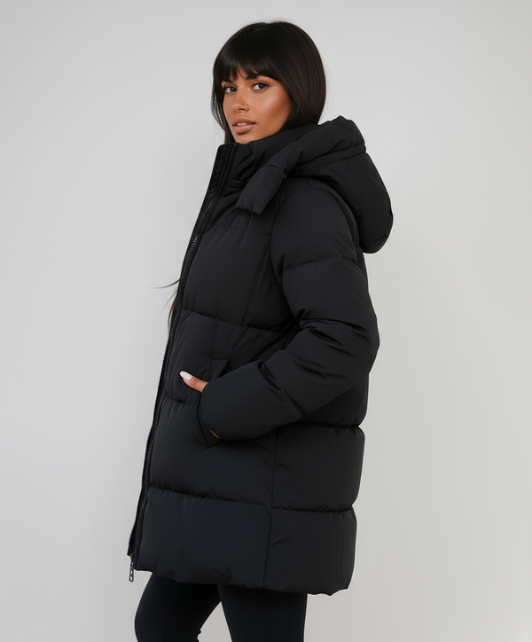 Lange Damen-Winterjacke mit zweckmäßiger Kapuze