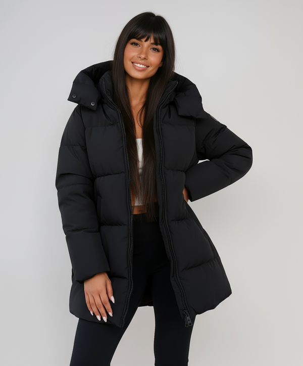 Lange Damen-Winterjacke mit zweckmäßiger Kapuze