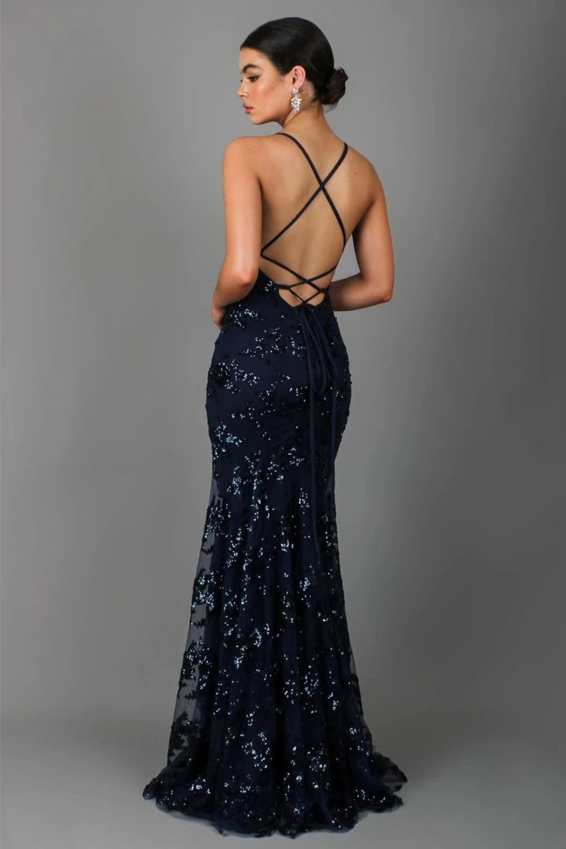 Langes Abendkleid mit offenem Rücken und Trägern