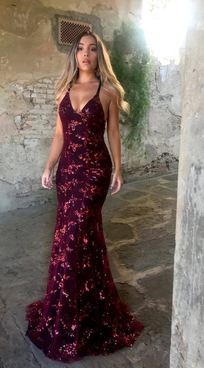 Langes Abendkleid mit offenem Rücken und Trägern