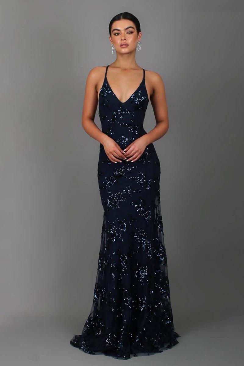 Langes Abendkleid mit offenem Rücken und Trägern