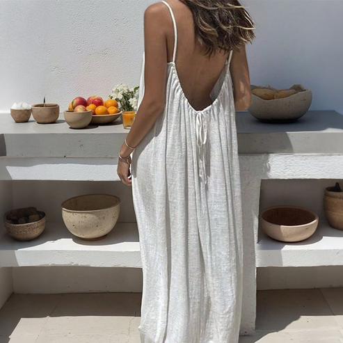 Langes Damenkleid mit schmalen Trägern offenem Rücken