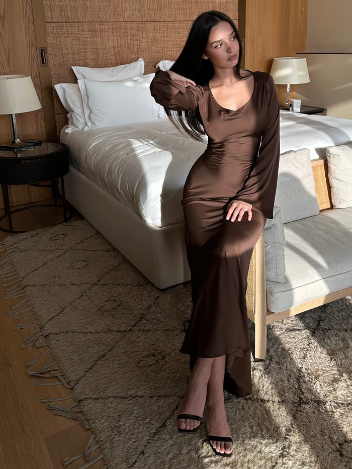 Langes Kleid Mit Ärmeln Für Elegante Anlässe