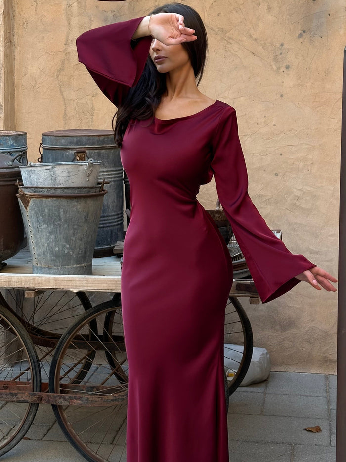 Langes Kleid Mit Ärmeln Für Elegante Anlässe