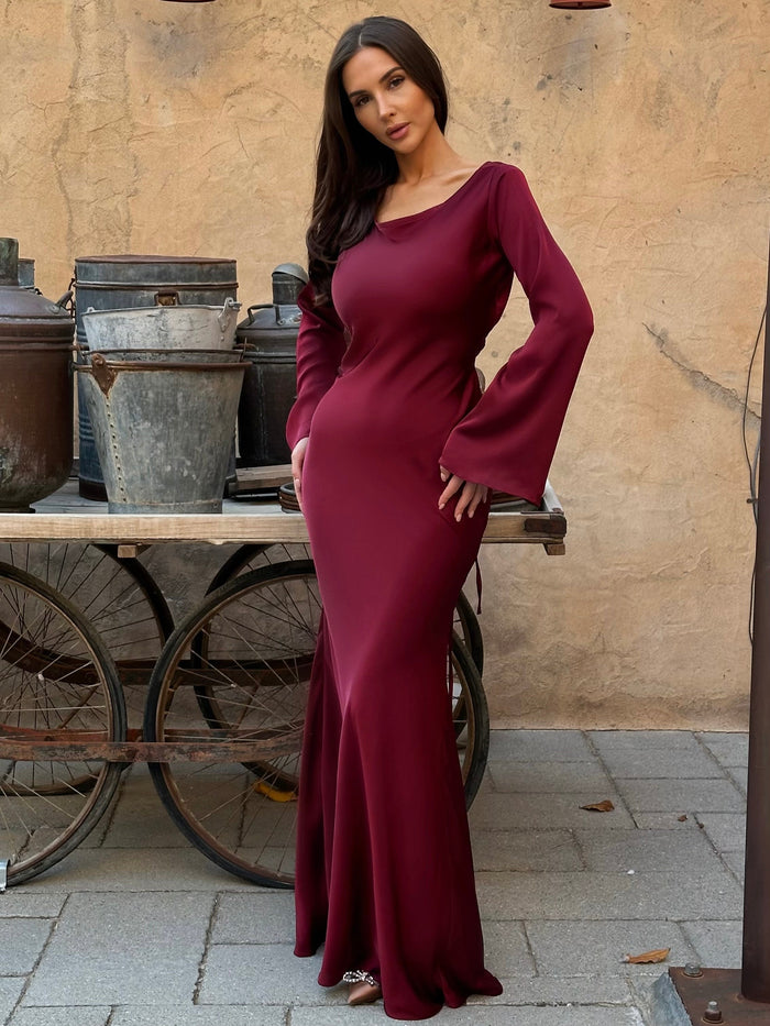 Langes Kleid Mit Ärmeln Für Elegante Anlässe
