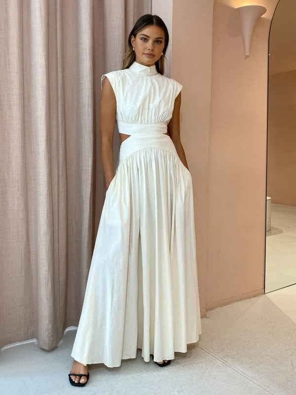 Langes Kleid mit Stehkragen und Aussparungen