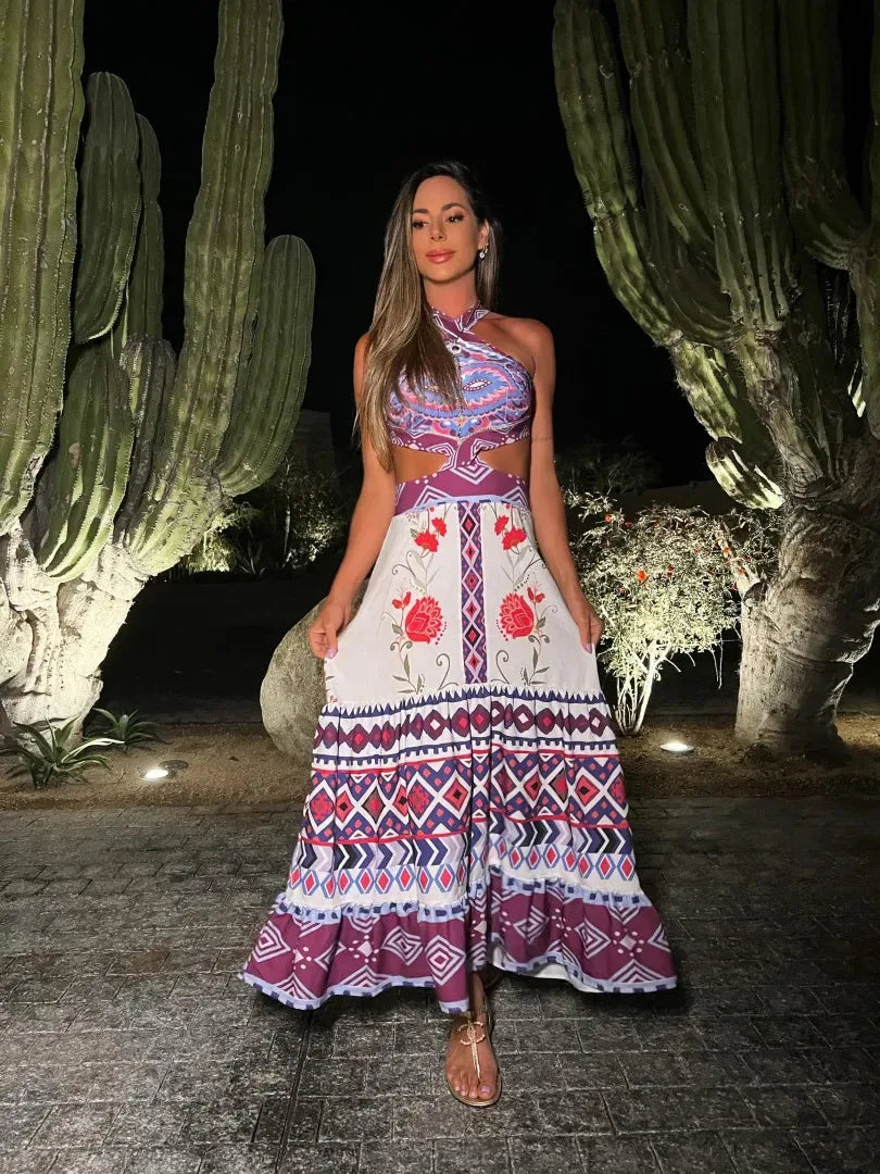 Maxikleid mit Halterform und Aussparungen