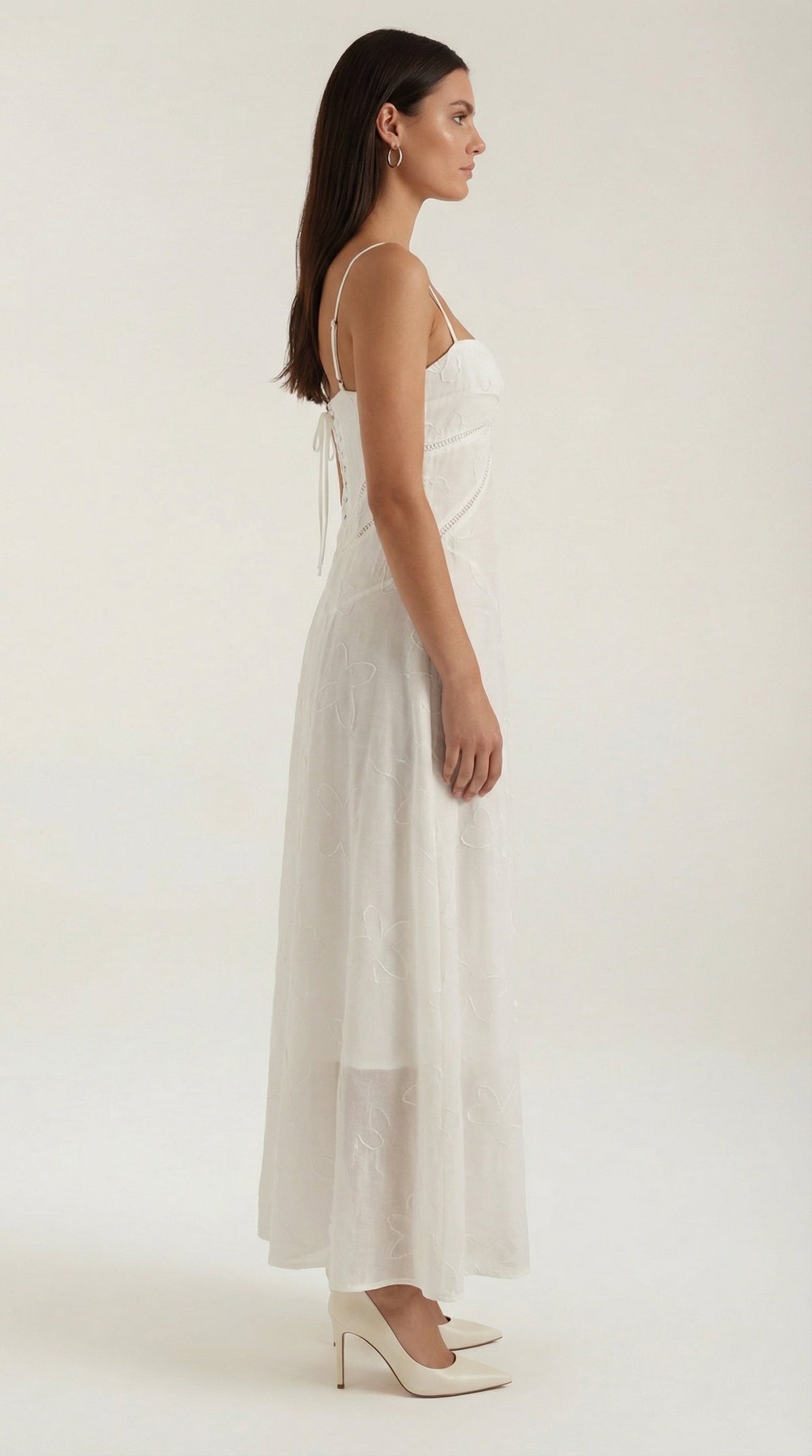 Maxikleid mit feinem Muster und schmalen Trägern