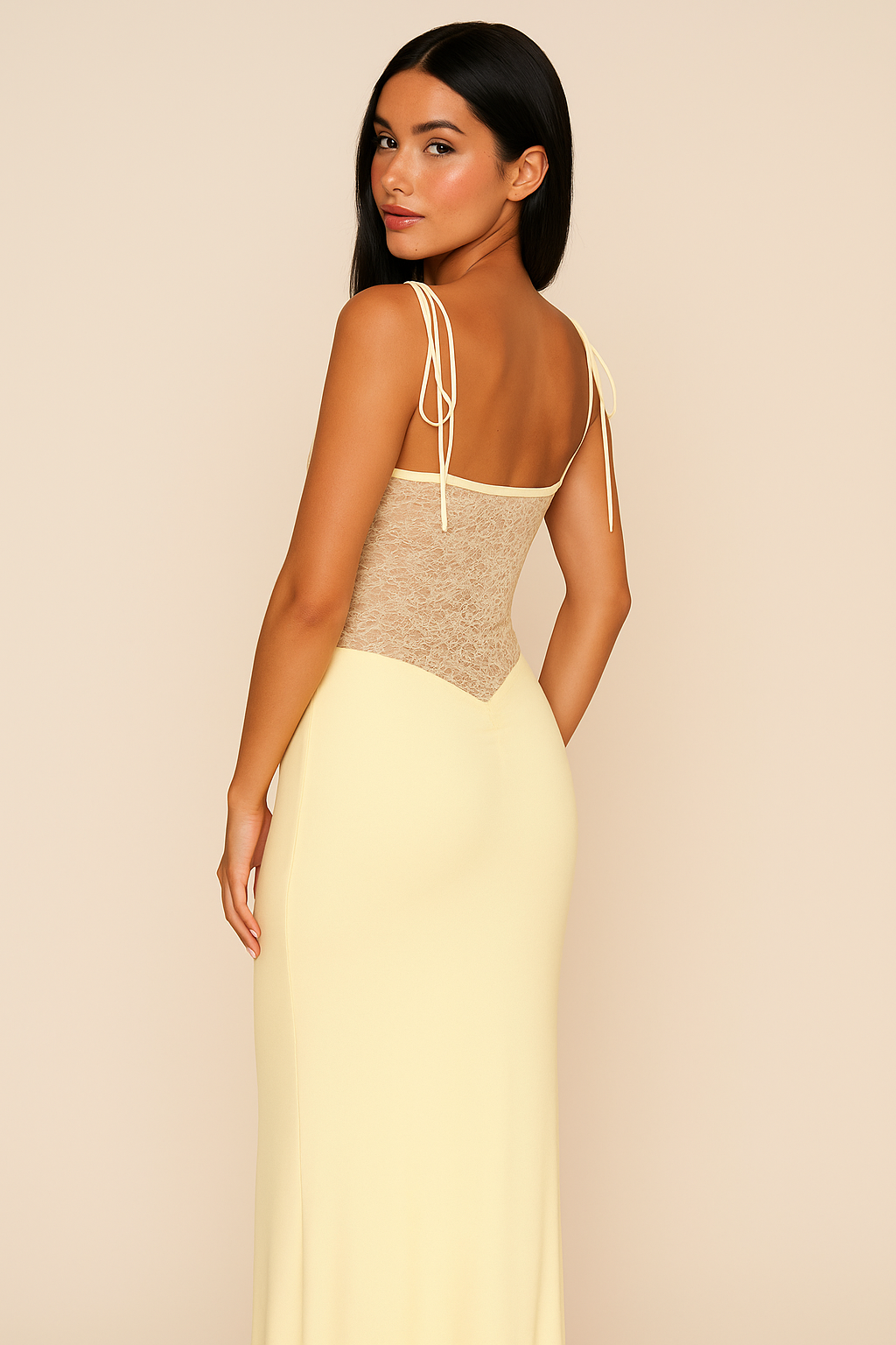 Maxikleid mit schmalen Trägern und eleganter Form